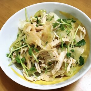 ぴりっと胡麻ダレ！鶏肉と新たまねぎの中華風サラダ